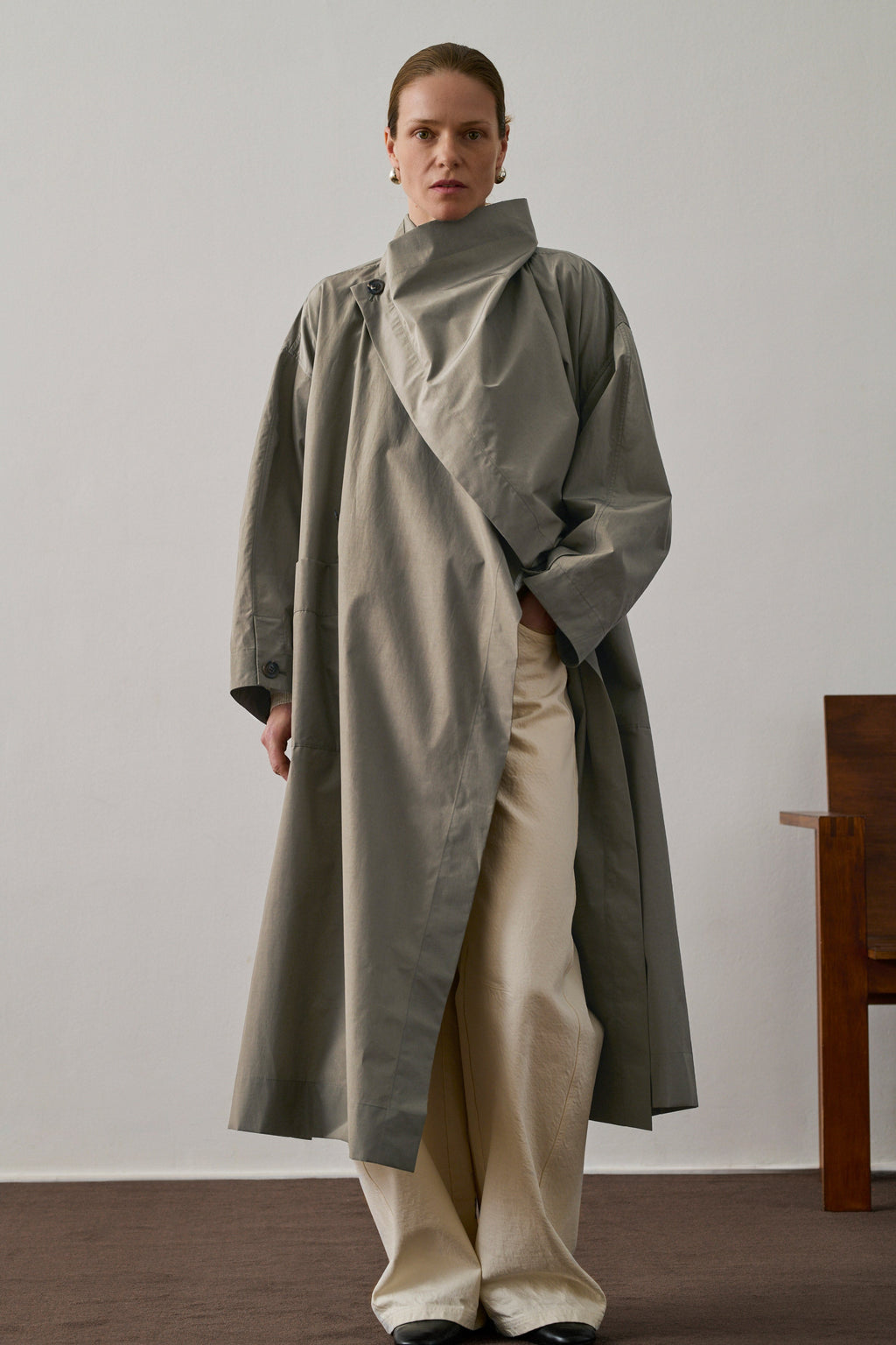 Chic Albatros Grey Wrap Trench Coat: Water-Repellent, Oversized Collar, Mid-Season Style