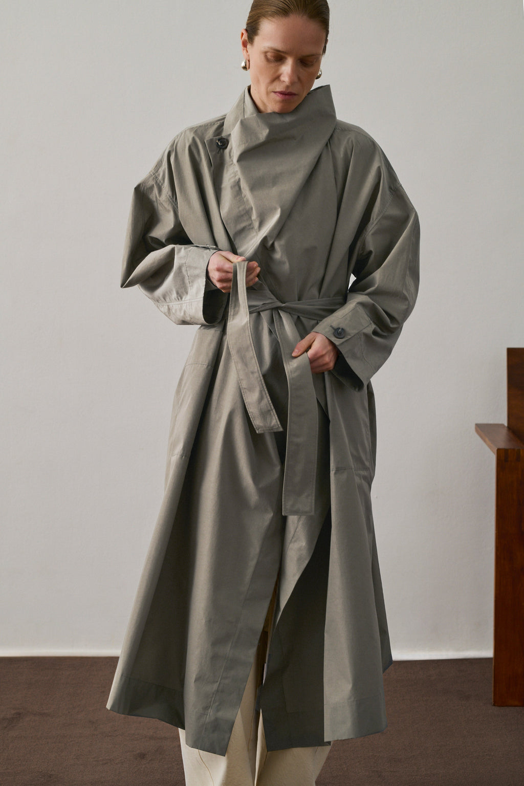 Chic Albatros Grey Wrap Trench Coat: Water-Repellent, Oversized Collar, Mid-Season Style