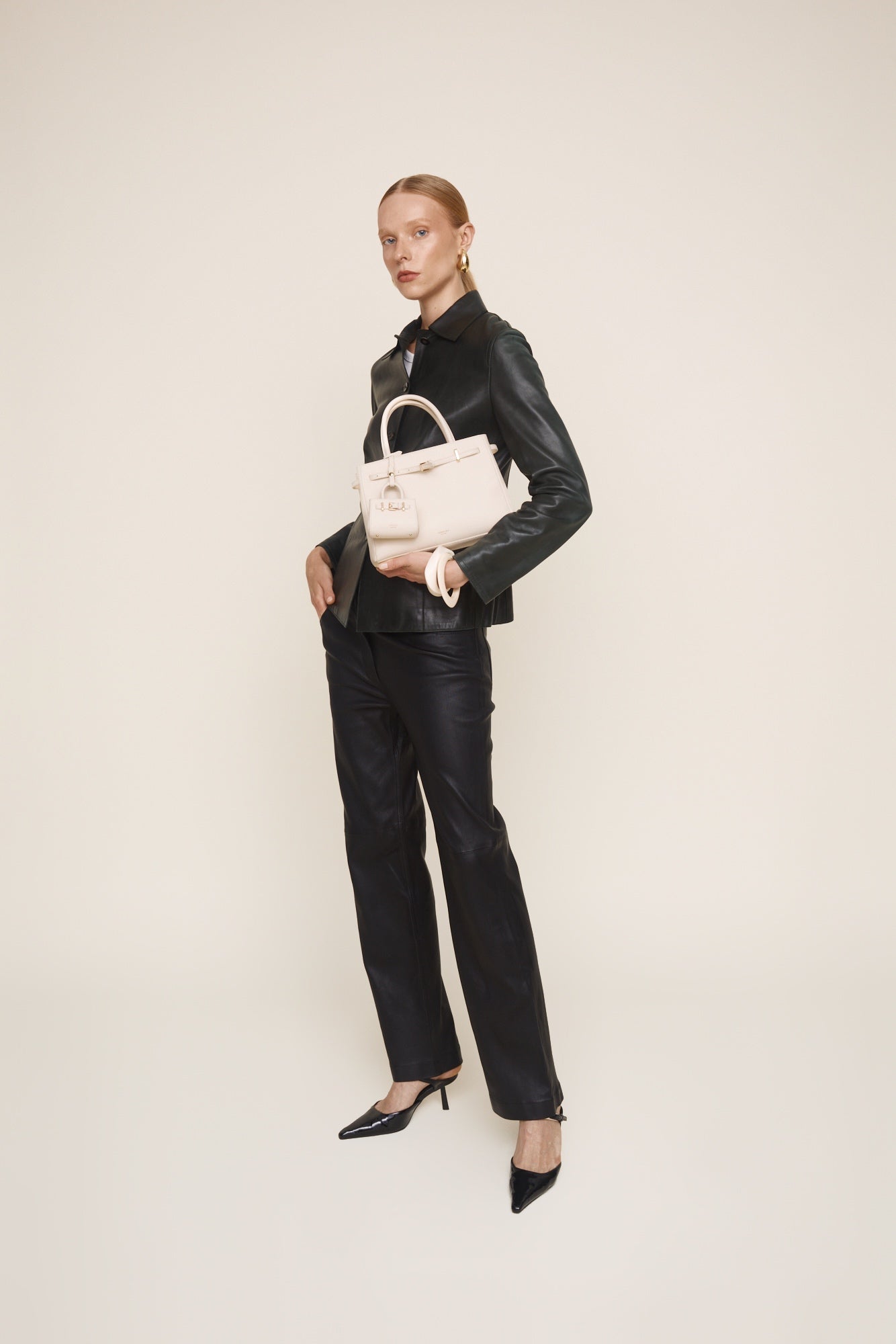 Chic Ivory Togo Leather Book Tote Bag 25: Versatile Crossbody Handbag