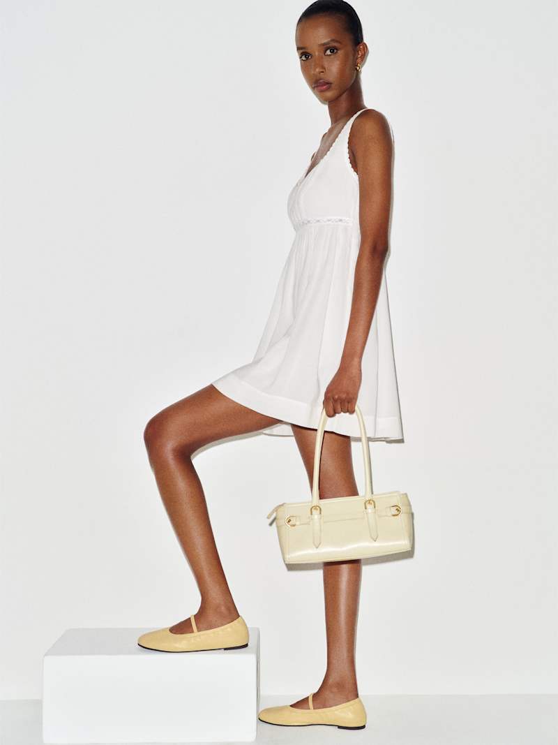 https://media.thereformation.com/image/upload/f_auto,q_auto,dpr_1.0/w_800,c_scale//PRD-SFCC/1308351/LEMON_CUSTARD_LEATHER/1308351.1.LEMON_CUSTARD_LEATHER