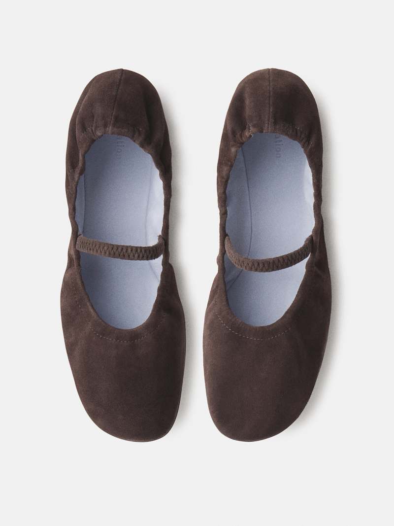 https://media.thereformation.com/image/upload/f_auto,q_auto,dpr_1.0/w_800,c_scale/PRD-SFCC/1308351/BOSS_SUEDE/1308351.2.BOSS_SUEDE