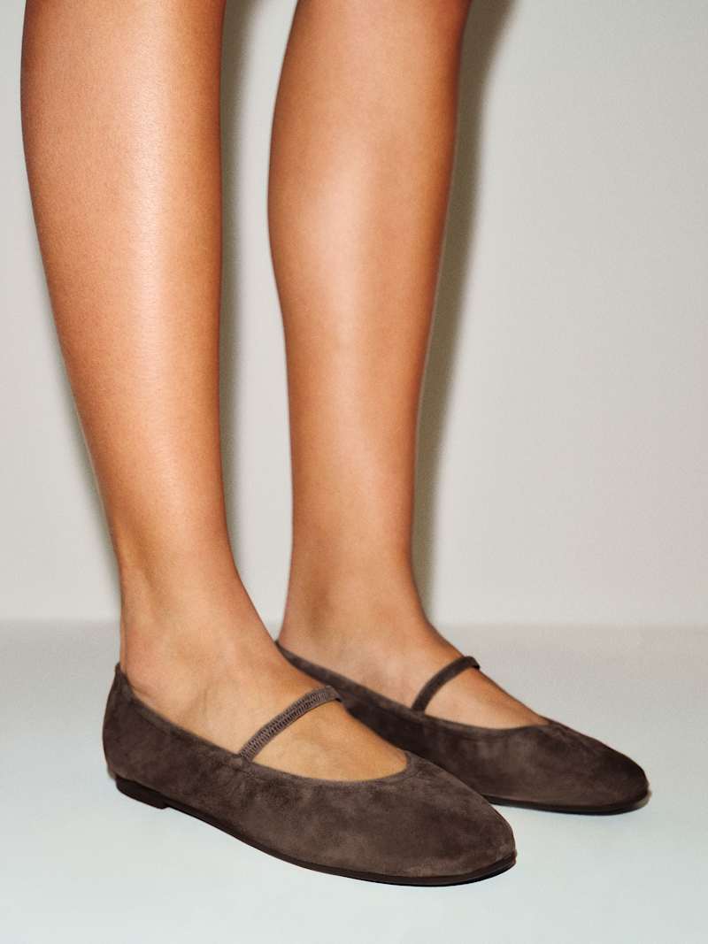 https://media.thereformation.com/image/upload/f_auto,q_auto,dpr_1.0/w_800,c_scale/PRD-SFCC/1308351/BOSS_SUEDE/1308351.4.BOSS_SUEDE