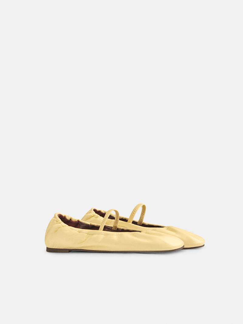https://media.thereformation.com/image/upload/f_auto,q_auto,dpr_1.0/w_800,c_scale//PRD-SFCC/1308351/LEMON_CUSTARD_LEATHER/1308351.6.LEMON_CUSTARD_LEATHER