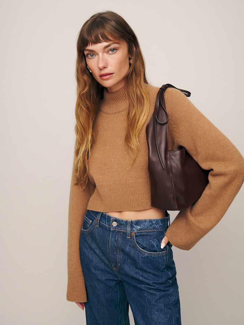 Chic Small Vittoria Nappa Leather Tote Bag with Magnetic Closure