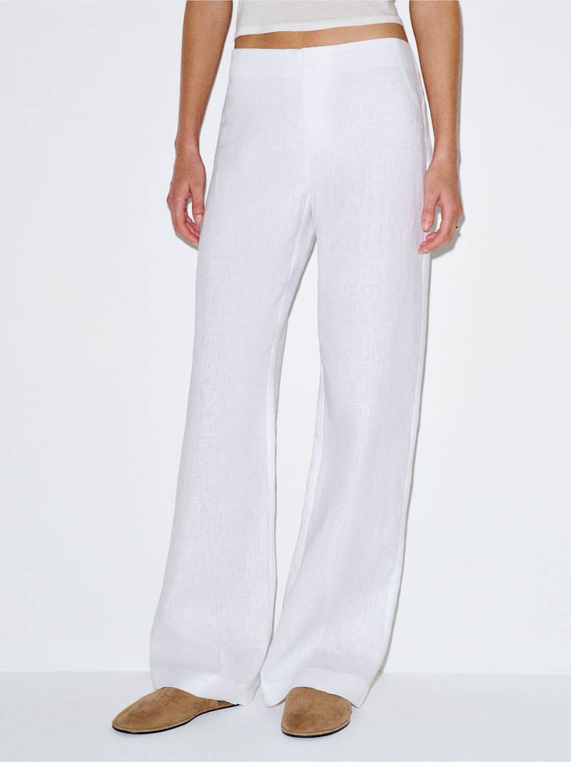 https://media.thereformation.com/image/upload/f_auto,q_auto,dpr_1.0/w_800,c_scale/PRD-SFCC/1315186/WHITE/1315186.2.WHITE