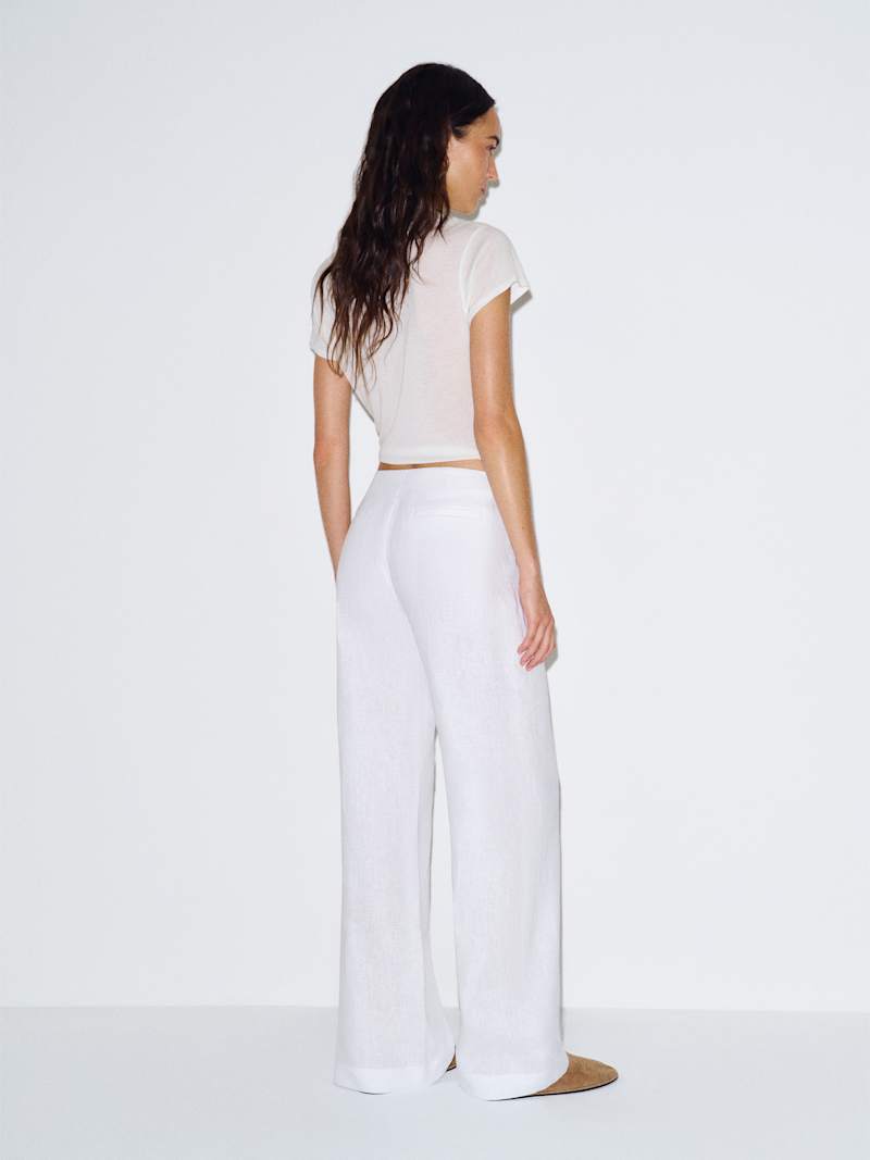 https://media.thereformation.com/image/upload/f_auto,q_auto,dpr_1.0/w_800,c_scale/PRD-SFCC/1315186/WHITE/1315186.4.WHITE