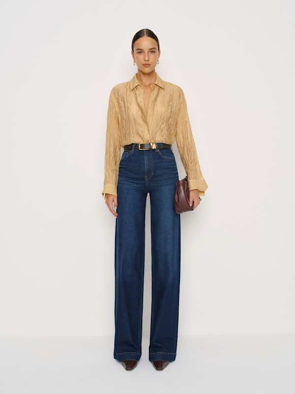 https://media.thereformation.com/image/list/fn_select:jq:first(.%5B%5D%7Cif%20has(%22metadata%22)%20then%20select(any(.metadata%5B%5D;%20.external_id%20==%20%22sfcc-is-main%22%20and%20.value.value%20==%20%22True%22))%20else%20empty%20end)/f_auto,q_auto:eco,dpr_auto/w_600/1315756-WHE.json
