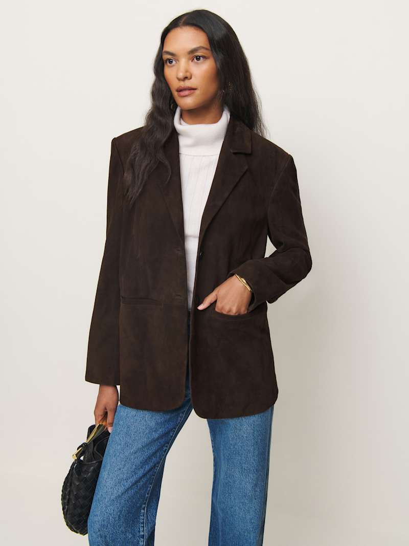 https://media.thereformation.com/image/upload/f_auto,q_auto,dpr_1.0/w_800,c_scale//PRD-SFCC/1316147/MOLE_SUEDE/1316147.1.MOLE_SUEDE?_s=RAABAB0