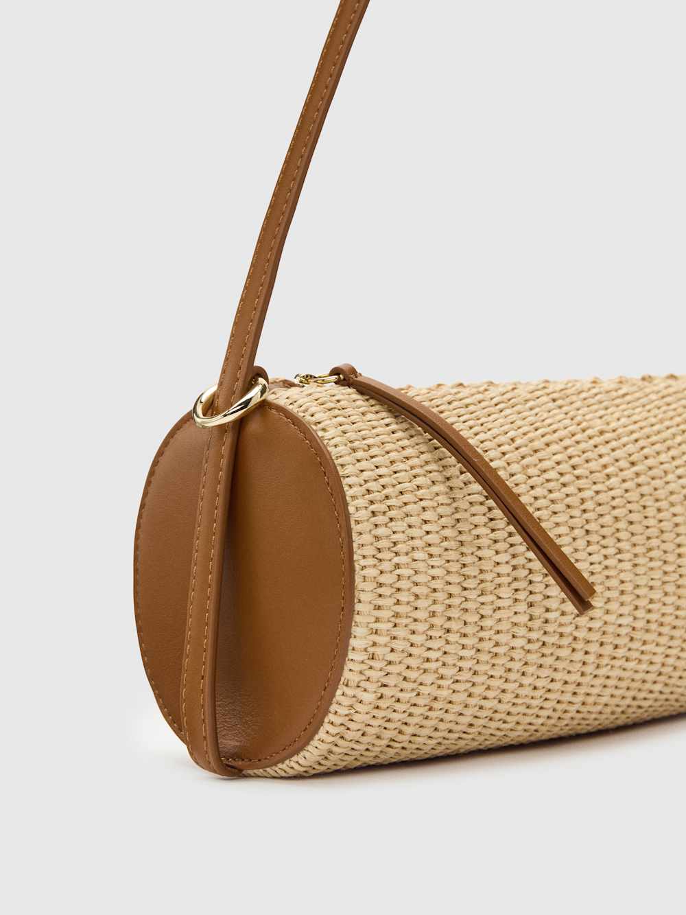 https://media.thereformation.com/image/upload/f_auto,q_auto:eco,dpr_2.0/w_500/PRD-SFCC/1316463/NATURAL_RAFFIA/1316463.6.NATURAL_RAFFIA