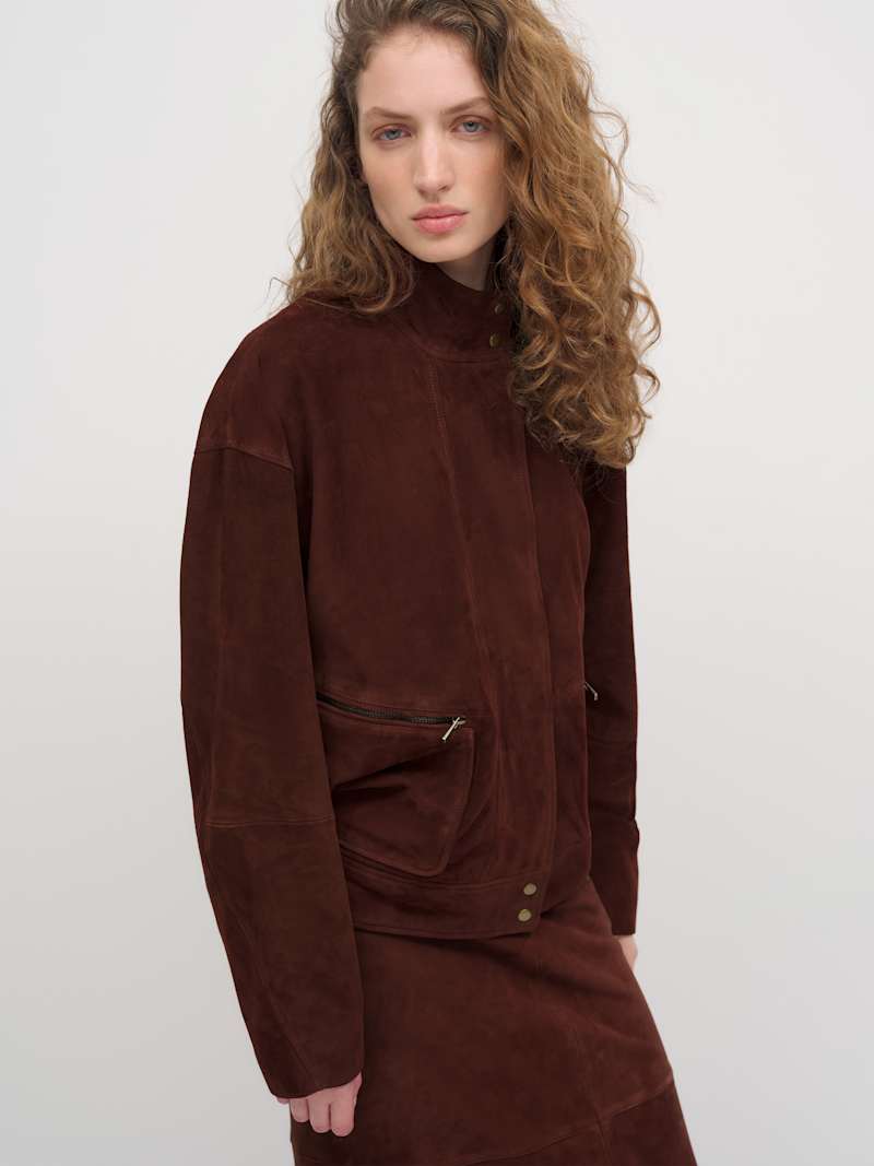 https://media.thereformation.com/image/upload/f_auto,q_auto,dpr_1.0/w_800,c_scale//PRD-SFCC/1318336/CRANBERRY_SUEDE/1318336.1.CRANBERRY_SUEDE