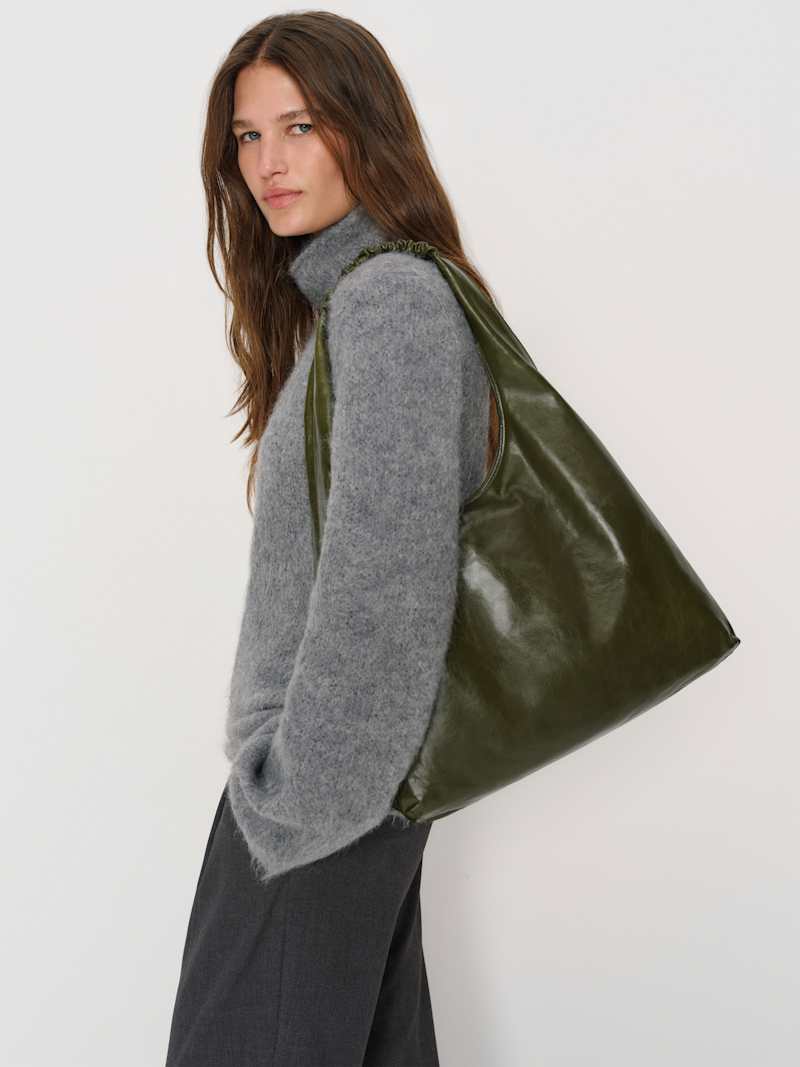 Stylish Willow Leather Tote Bag, Ruched Strap, Zipper Closure, Everyday Chic
