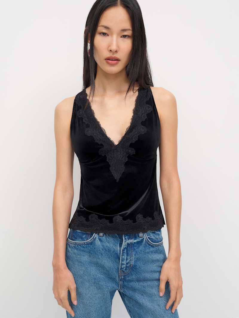 https://media.thereformation.com/image/upload/f_auto,q_auto,dpr_1.0/w_800,c_scale//PRD-SFCC/1319229/BLACK_VELVET/1319229.1.BLACK_VELVET?_s=RAABAB0