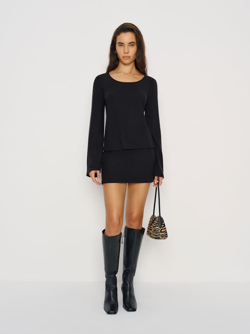 https://media.thereformation.com/image/upload/f_auto,q_auto,dpr_1.0/w_800,c_scale//PRD-SFCC/1319322/BLACK/1319322.1.BLACK?_s=RAABAB0