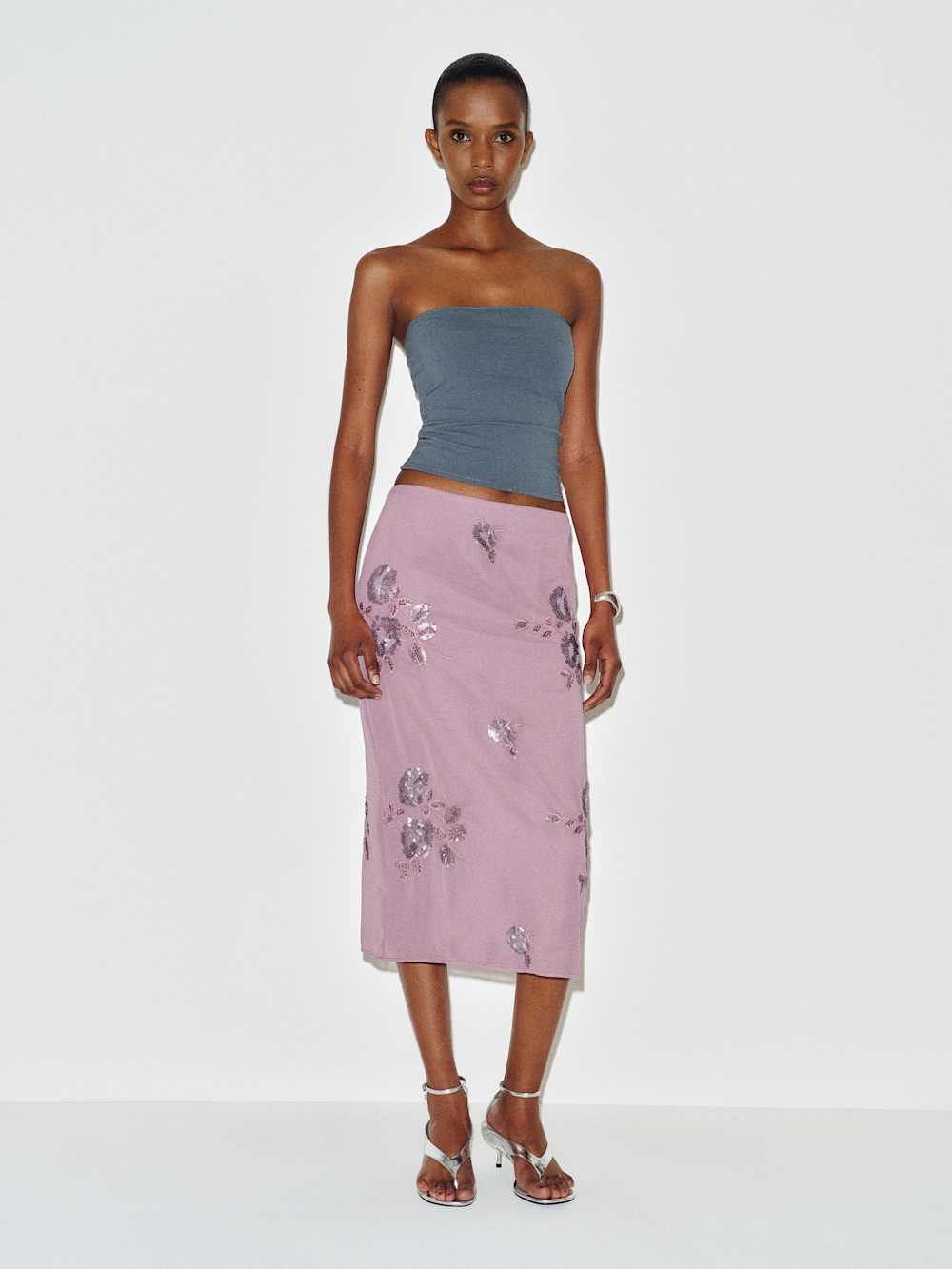 https://media.thereformation.com/image/upload/f_auto,q_auto:eco,dpr_2.0/w_500/PRD-SFCC/1319646/PURPLE_EMBELLISHED/1319646.1.PURPLE_EMBELLISHED