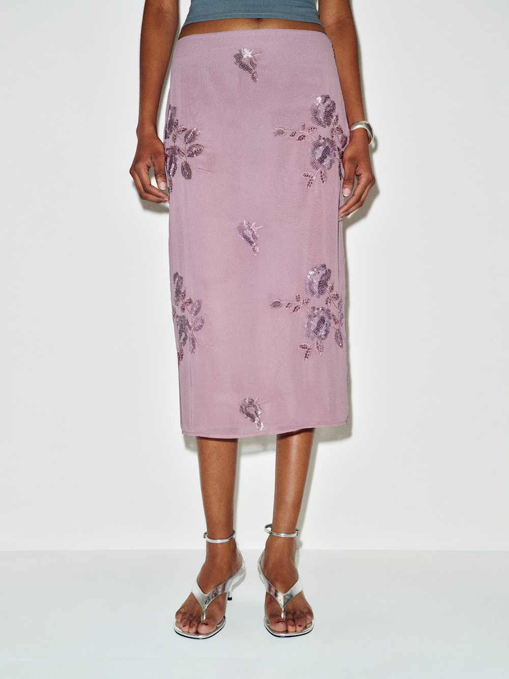 https://media.thereformation.com/image/upload/f_auto,q_auto:eco,dpr_2.0/w_500/PRD-SFCC/1319646/PURPLE_EMBELLISHED/1319646.2.PURPLE_EMBELLISHED