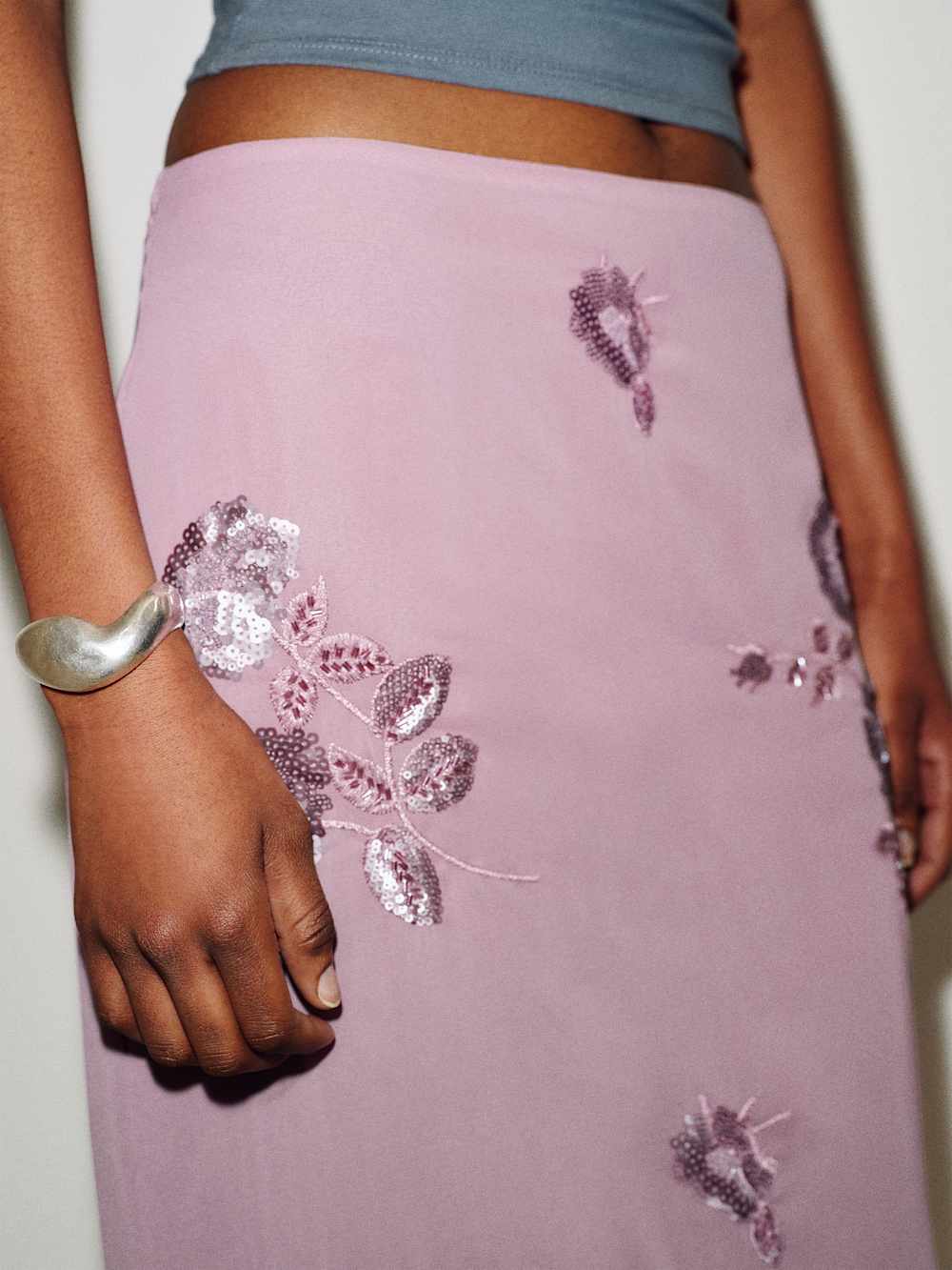 https://media.thereformation.com/image/upload/f_auto,q_auto:eco,dpr_2.0/w_500/PRD-SFCC/1319646/PURPLE_EMBELLISHED/1319646.3.PURPLE_EMBELLISHED