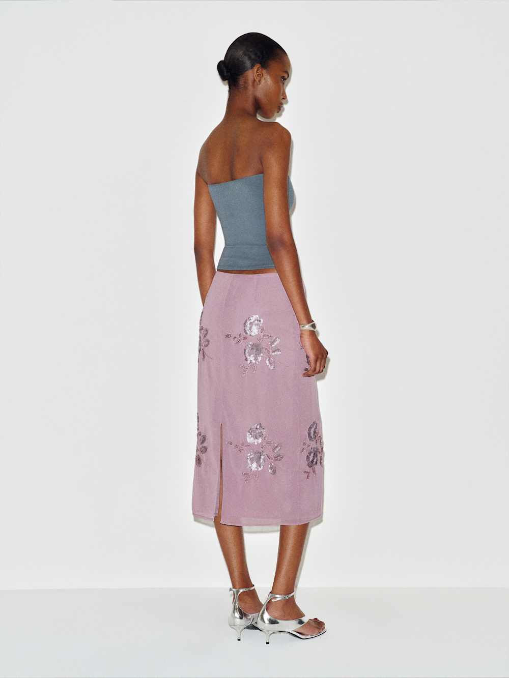 https://media.thereformation.com/image/upload/f_auto,q_auto:eco,dpr_2.0/w_500/PRD-SFCC/1319646/PURPLE_EMBELLISHED/1319646.4.PURPLE_EMBELLISHED