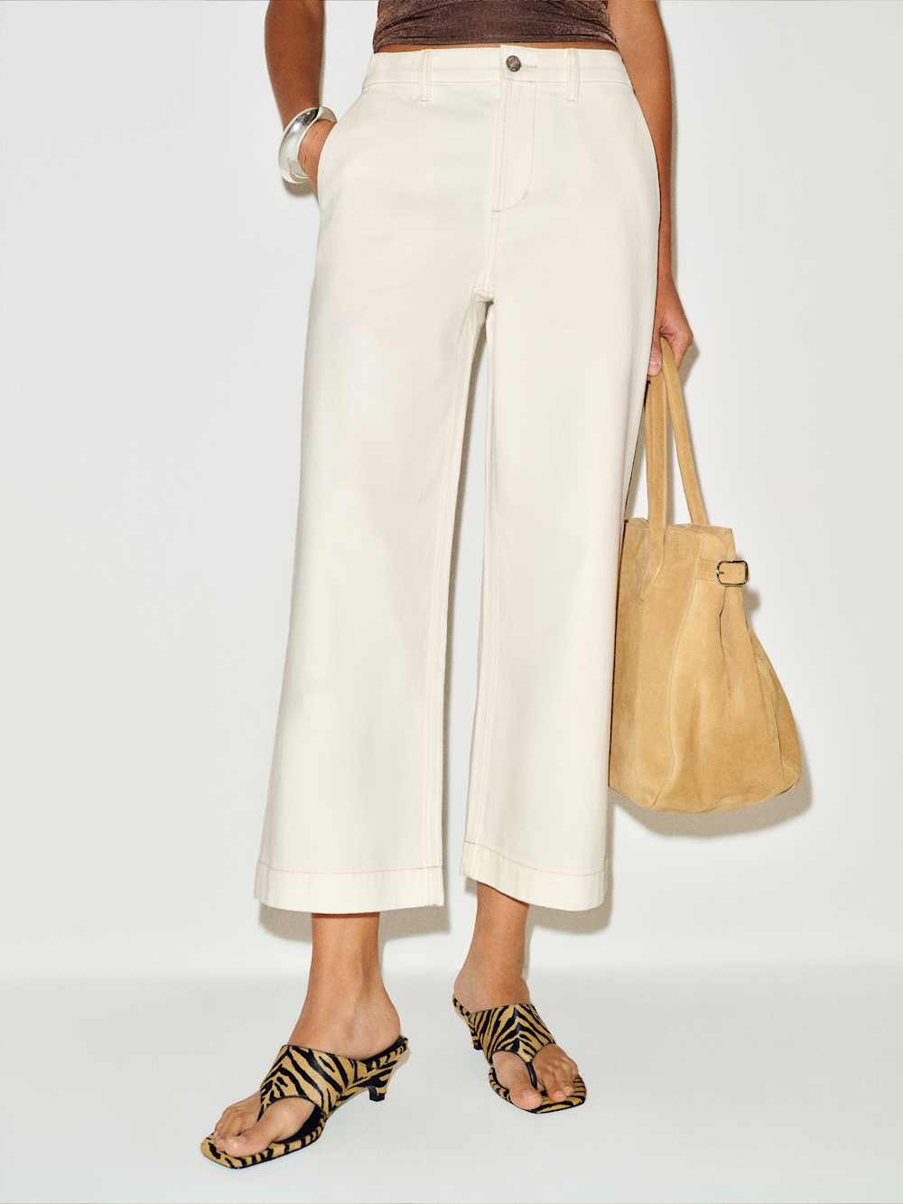 https://media.thereformation.com/image/upload/f_auto,q_auto:eco,dpr_2.0/w_500/PRD-SFCC/1319653/FIOR_DI_LATTE_TROUSER_POCKET/1319653.2.FIOR_DI_LATTE_TROUSER_POCKET