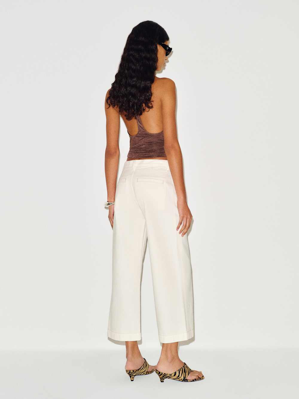 https://media.thereformation.com/image/upload/f_auto,q_auto:eco,dpr_2.0/w_500/PRD-SFCC/1319653/FIOR_DI_LATTE_TROUSER_POCKET/1319653.4.FIOR_DI_LATTE_TROUSER_POCKET