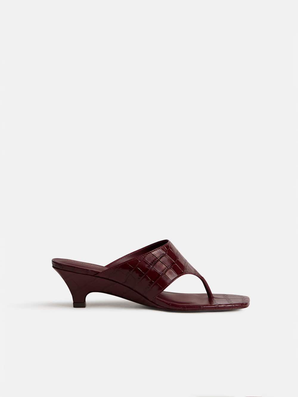 https://media.thereformation.com/image/upload/f_auto,q_auto:eco,dpr_2.0/w_500/PRD-SFCC/1319683/RUBY_CROC/1319683.2.RUBY_CROC