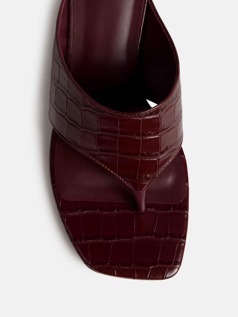 https://media.thereformation.com/image/upload/f_auto,q_auto:eco,dpr_2.0/w_500/PRD-SFCC/1319683/RUBY_CROC/1319683.3.RUBY_CROC