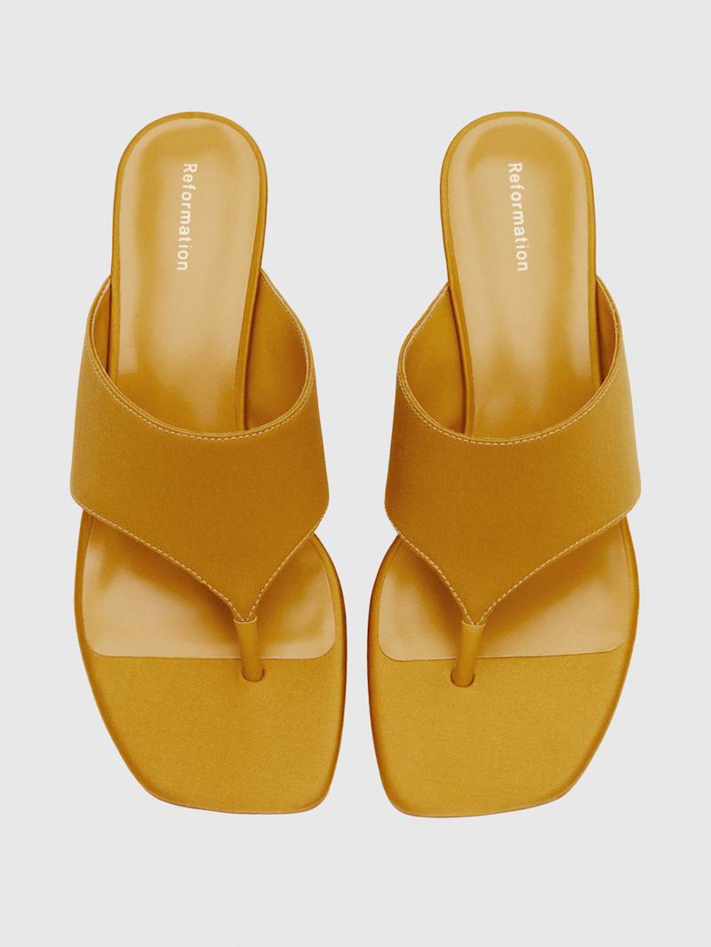 https://media.thereformation.com/image/upload/f_auto,q_auto,dpr_1.0/w_800,c_scale/PRD-SFCC/1319683/HONEY_MUSTARD_SATIN/1319683.4.HONEY_MUSTARD_SATIN