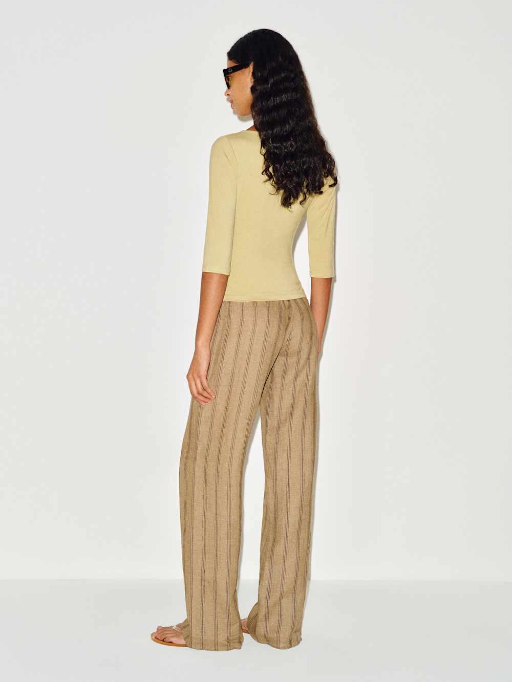 https://media.thereformation.com/image/upload/f_auto,q_auto:eco,dpr_2.0/w_500/PRD-SFCC/1319748/LEMONGRASS/1319748.4.LEMONGRASS