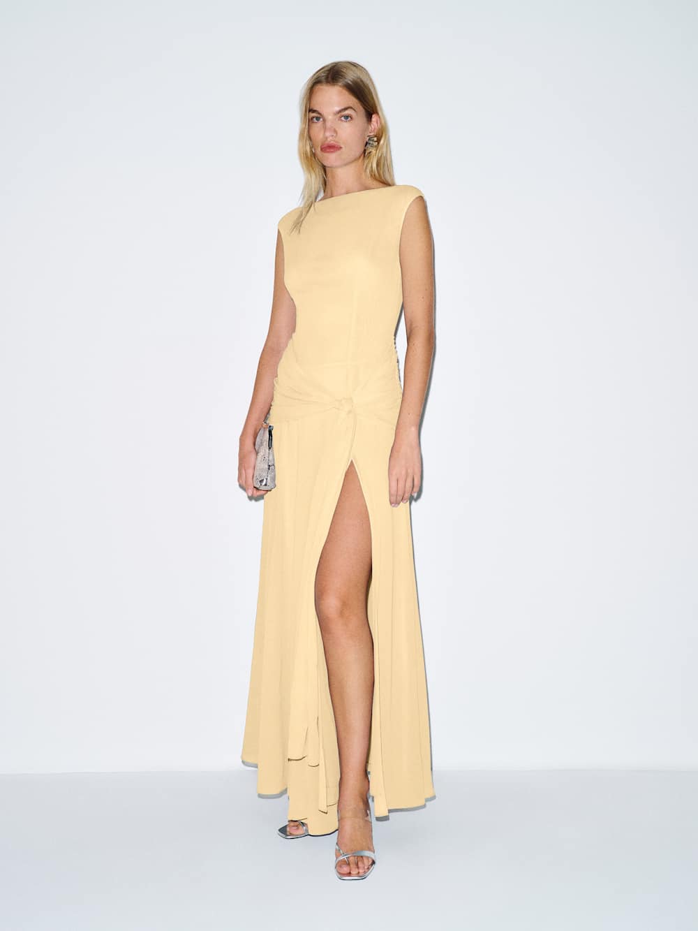 https://media.thereformation.com/image/upload/f_auto,q_auto:eco,dpr_2.0/w_500/PRD-SFCC/1319798/PINA_COLADA/1319798.1.PINA_COLADA