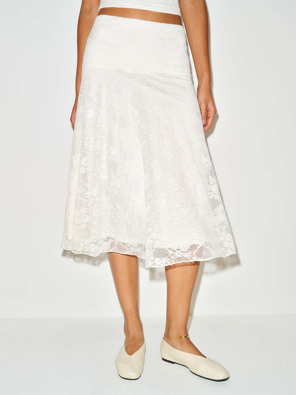 https://media.thereformation.com/image/upload/f_auto,q_auto:eco,dpr_2.0/w_500/PRD-SFCC/1319988/WHITE_LACE/1319988.2.WHITE_LACE