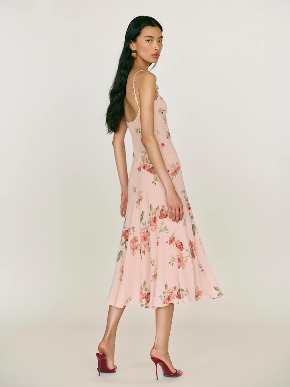 https://media.thereformation.com/image/upload/f_auto,q_auto:eco,dpr_2.0/w_500/PRD-SFCC/1319996/ROSE_SERENADE/1319996.4.ROSE_SERENADE