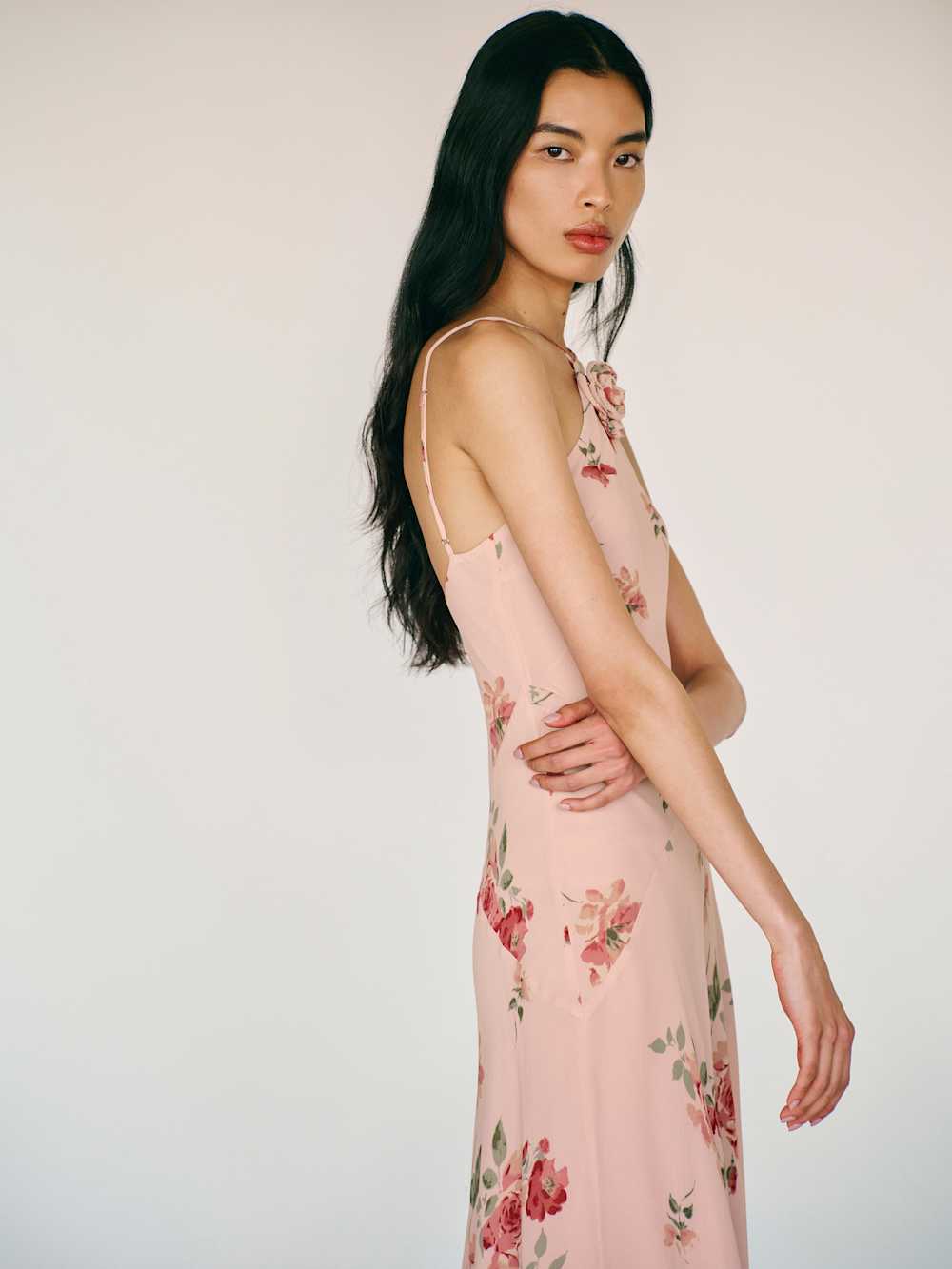 https://media.thereformation.com/image/upload/f_auto,q_auto:eco,dpr_2.0/w_500/PRD-SFCC/1319996/ROSE_SERENADE/1319996.6.ROSE_SERENADE