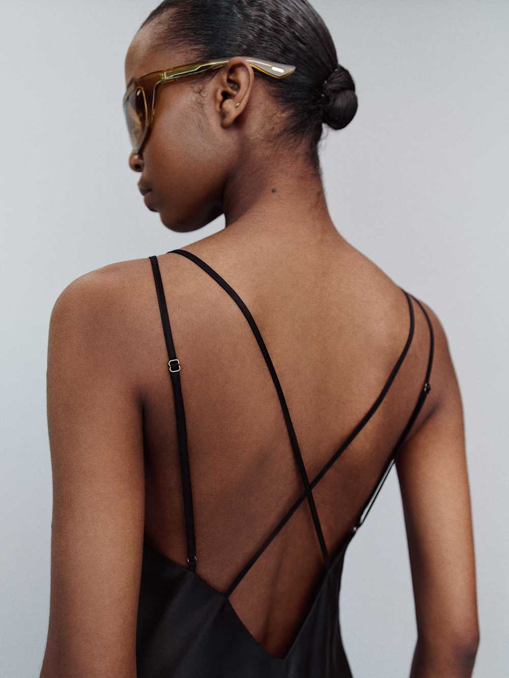 https://media.thereformation.com/image/upload/f_auto,q_auto:eco,dpr_2.0/w_500/PRD-SFCC/1320001/BLACK/1320001.6.BLACK