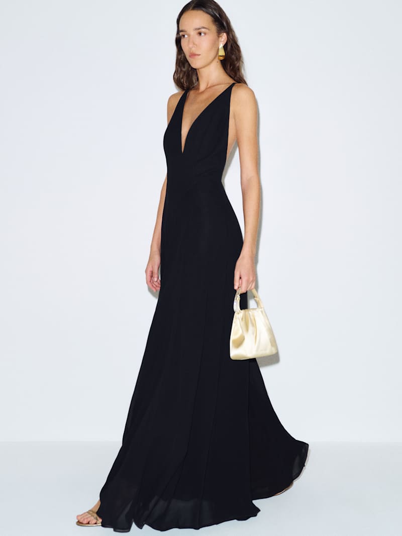 https://media.thereformation.com/image/upload/f_auto,q_auto,dpr_1.0/w_800,c_scale//PRD-SFCC/1320048/BLACK/1320048.1.BLACK