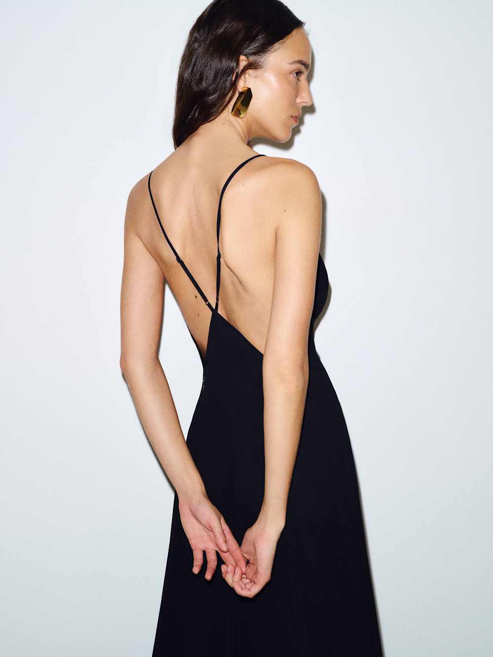 https://media.thereformation.com/image/upload/f_auto,q_auto:eco,dpr_2.0/w_500/PRD-SFCC/1320048/BLACK/1320048.2.BLACK