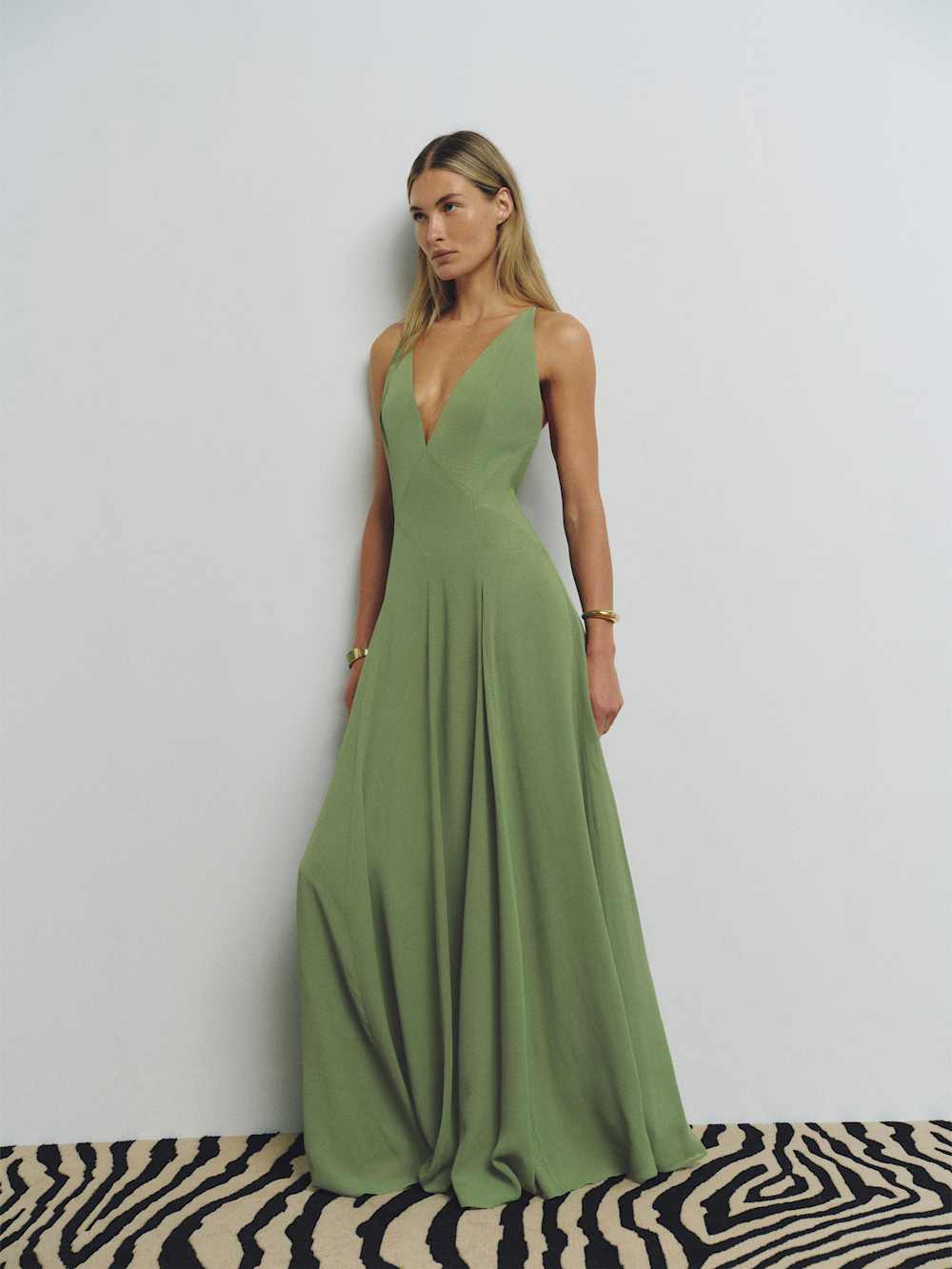 https://media.thereformation.com/image/upload/f_auto,q_auto:eco,dpr_2.0/w_500/PRD-SFCC/1320048/JADE_GREEN/1320048.4.JADE_GREEN