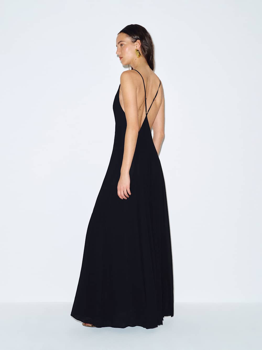https://media.thereformation.com/image/upload/f_auto,q_auto:eco,dpr_2.0/w_500/PRD-SFCC/1320048/BLACK/1320048.4.BLACK