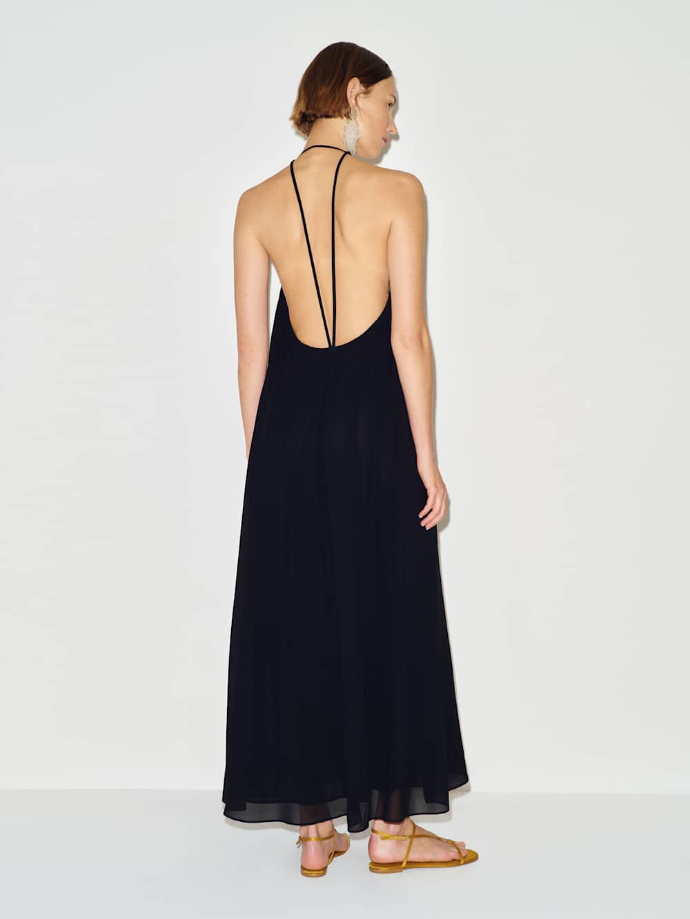 https://media.thereformation.com/image/upload/f_auto,q_auto:eco,dpr_2.0/w_500/PRD-SFCC/1320098/BLACK/1320098.2.BLACK