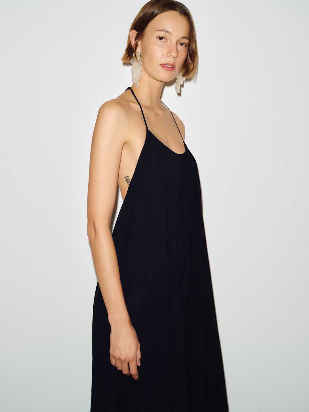 https://media.thereformation.com/image/upload/f_auto,q_auto:eco,dpr_2.0/w_500/PRD-SFCC/1320098/BLACK/1320098.4.BLACK