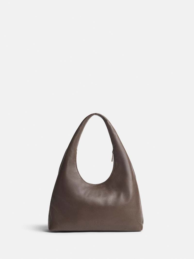 https://media.thereformation.com/image/upload/f_auto,q_auto,dpr_1.0/w_800,c_scale//PRD-SFCC/1320102/PINECONE_LEATHER/1320102.1.PINECONE_LEATHER?_s=RAABAB0
