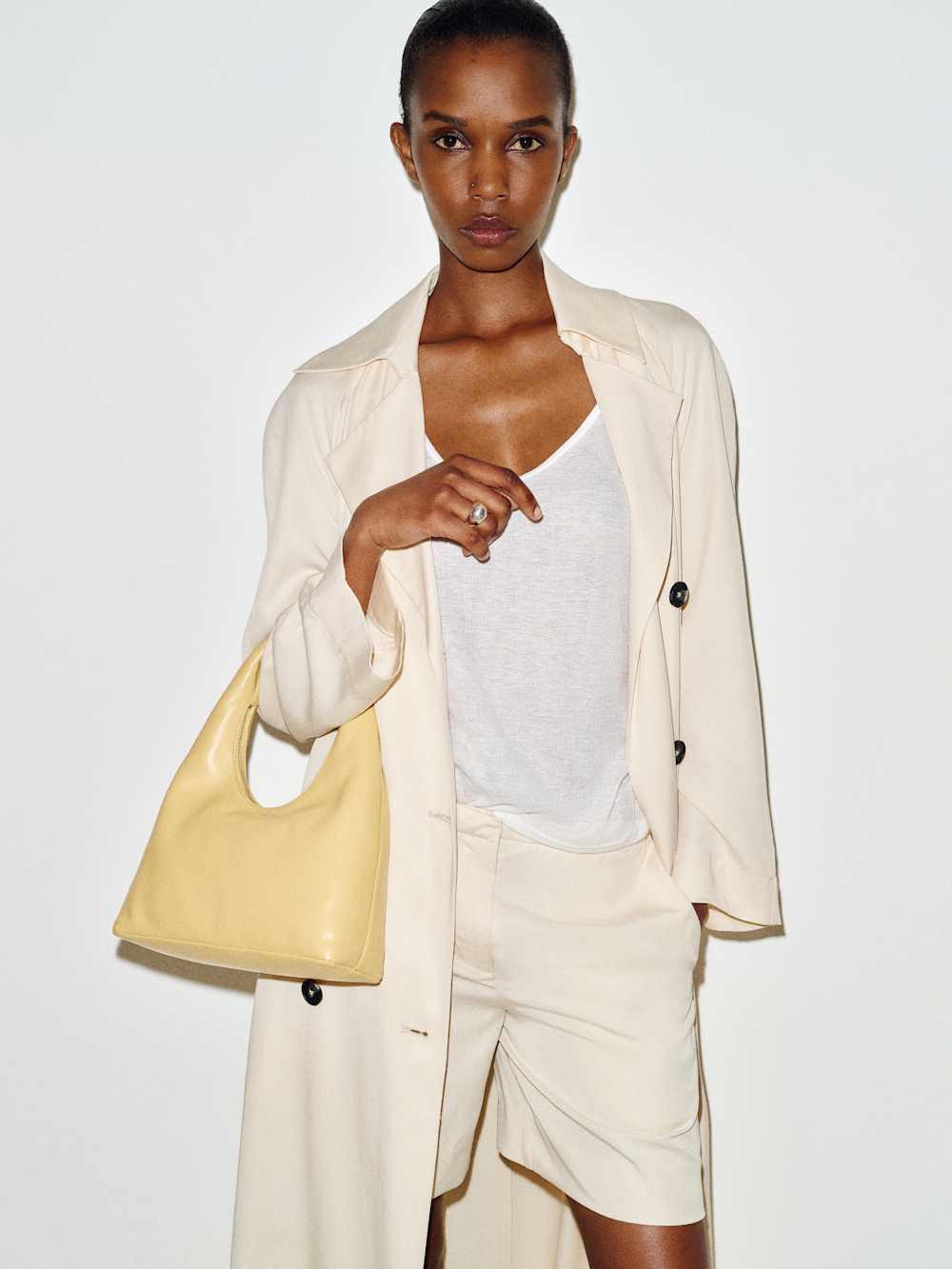 https://media.thereformation.com/image/upload/f_auto,q_auto:eco,dpr_2.0/w_500/PRD-SFCC/1320102/LEMON_CUSTARD_LEATHER/1320102.1.LEMON_CUSTARD_LEATHER