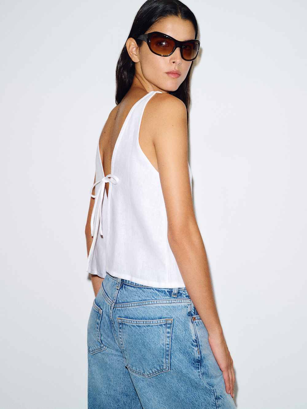 https://media.thereformation.com/image/upload/f_auto,q_auto:eco,dpr_2.0/w_500/PRD-SFCC/1320134/WHITE/1320134.2.WHITE