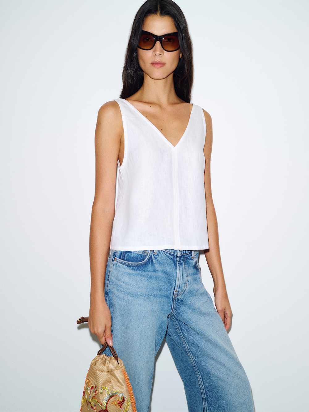 https://media.thereformation.com/image/upload/f_auto,q_auto:eco,dpr_2.0/w_500/PRD-SFCC/1320134/WHITE/1320134.3.WHITE