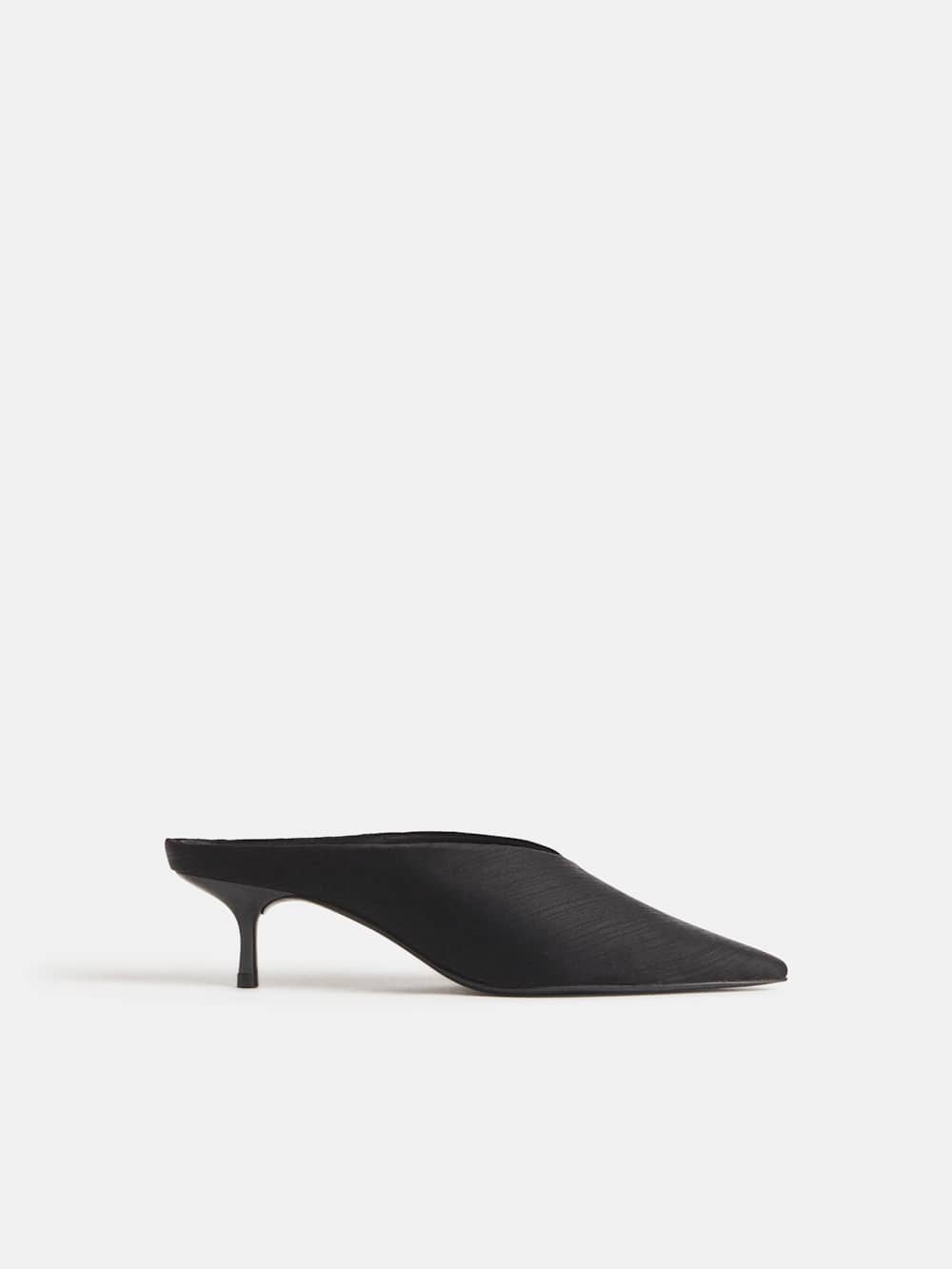 https://media.thereformation.com/image/upload/f_auto,q_auto:eco,dpr_2.0/w_500/PRD-SFCC/1320199/PLISSE_BLACK_SATIN/1320199.2.PLISSE_BLACK_SATIN