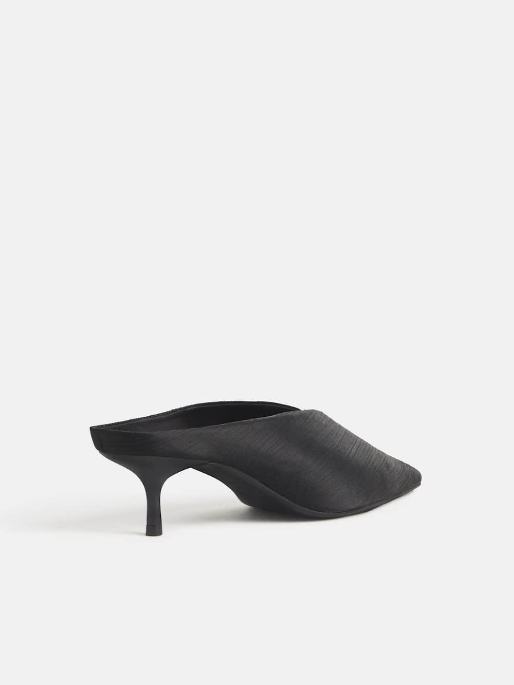https://media.thereformation.com/image/upload/f_auto,q_auto:eco,dpr_2.0/w_500/PRD-SFCC/1320199/PLISSE_BLACK_SATIN/1320199.6.PLISSE_BLACK_SATIN
