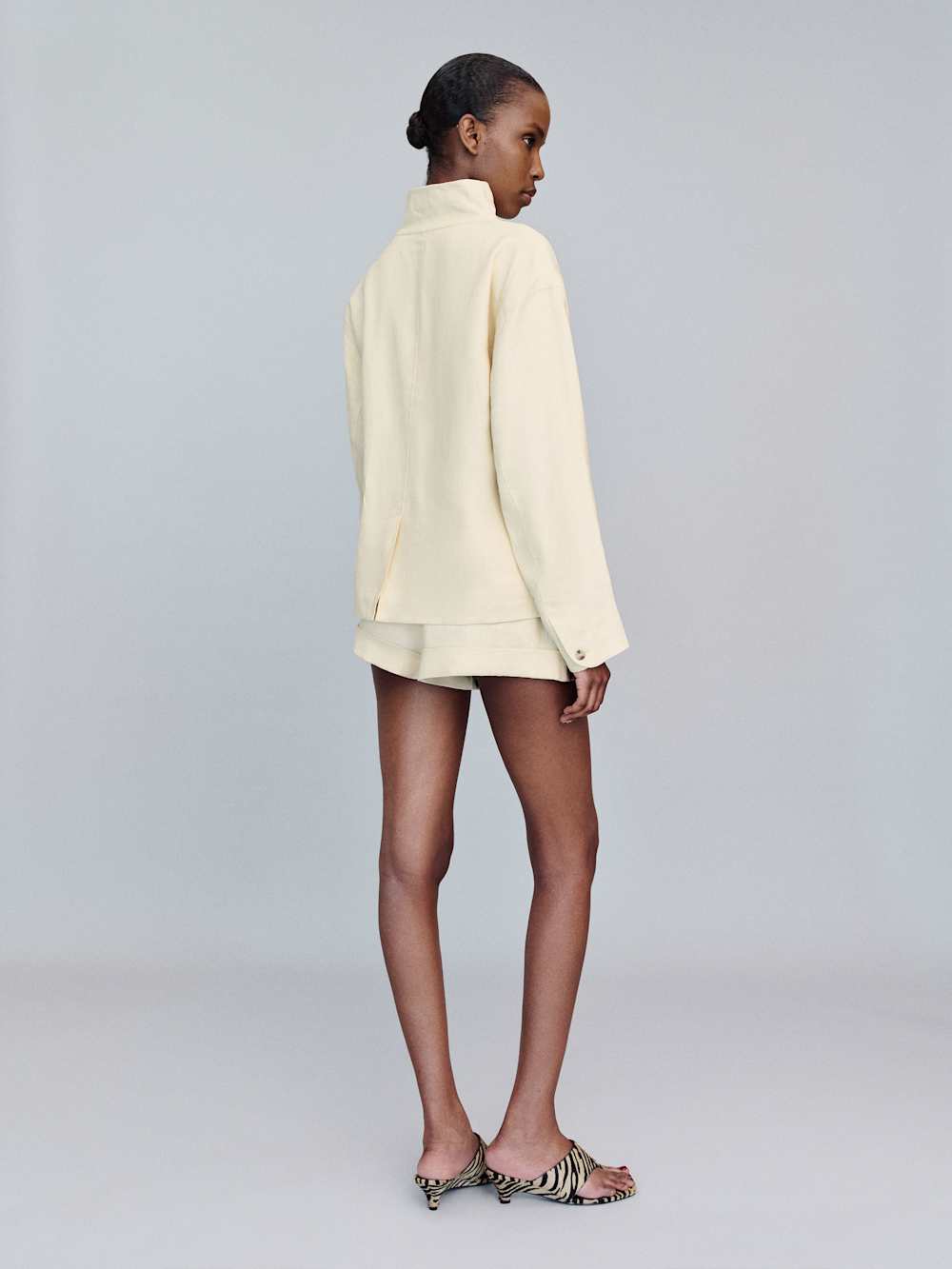 https://media.thereformation.com/image/upload/f_auto,q_auto:eco,dpr_2.0/w_500/PRD-SFCC/1320282/SUGAR_LINEN/1320282.4.SUGAR_LINEN