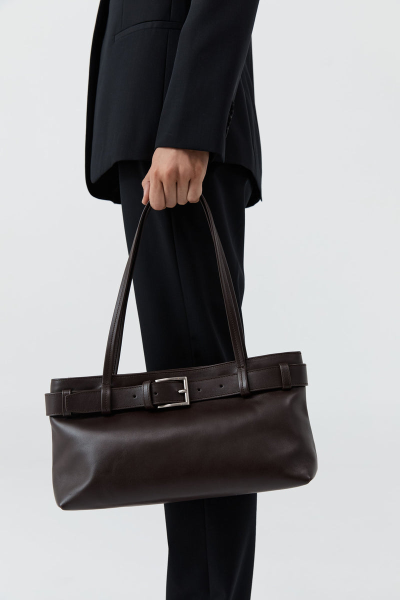 https://cdn.shopify.com/s/files/1/0747/7418/4152/files/20250409_StAgni_R26_SH_125_R26001COF_5047.jpg?v=1760932638