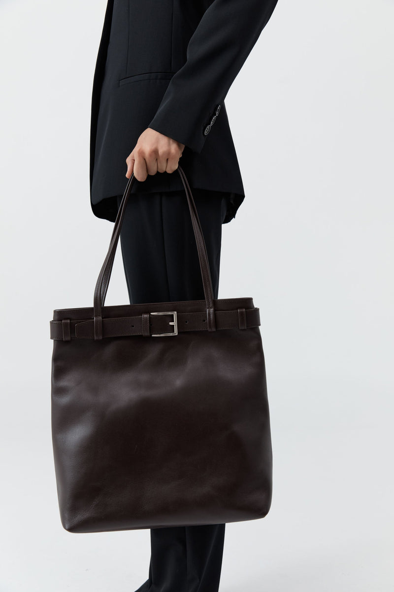 https://cdn.shopify.com/s/files/1/0747/7418/4152/files/20250409_StAgni_R26_SH_126_R26002COF_5062.jpg?v=1760932728