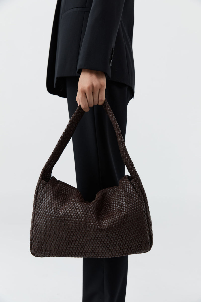 https://cdn.shopify.com/s/files/1/0747/7418/4152/files/20250409_StAgni_R26_SH_128_W25026COF_5094.jpg?v=1762989609