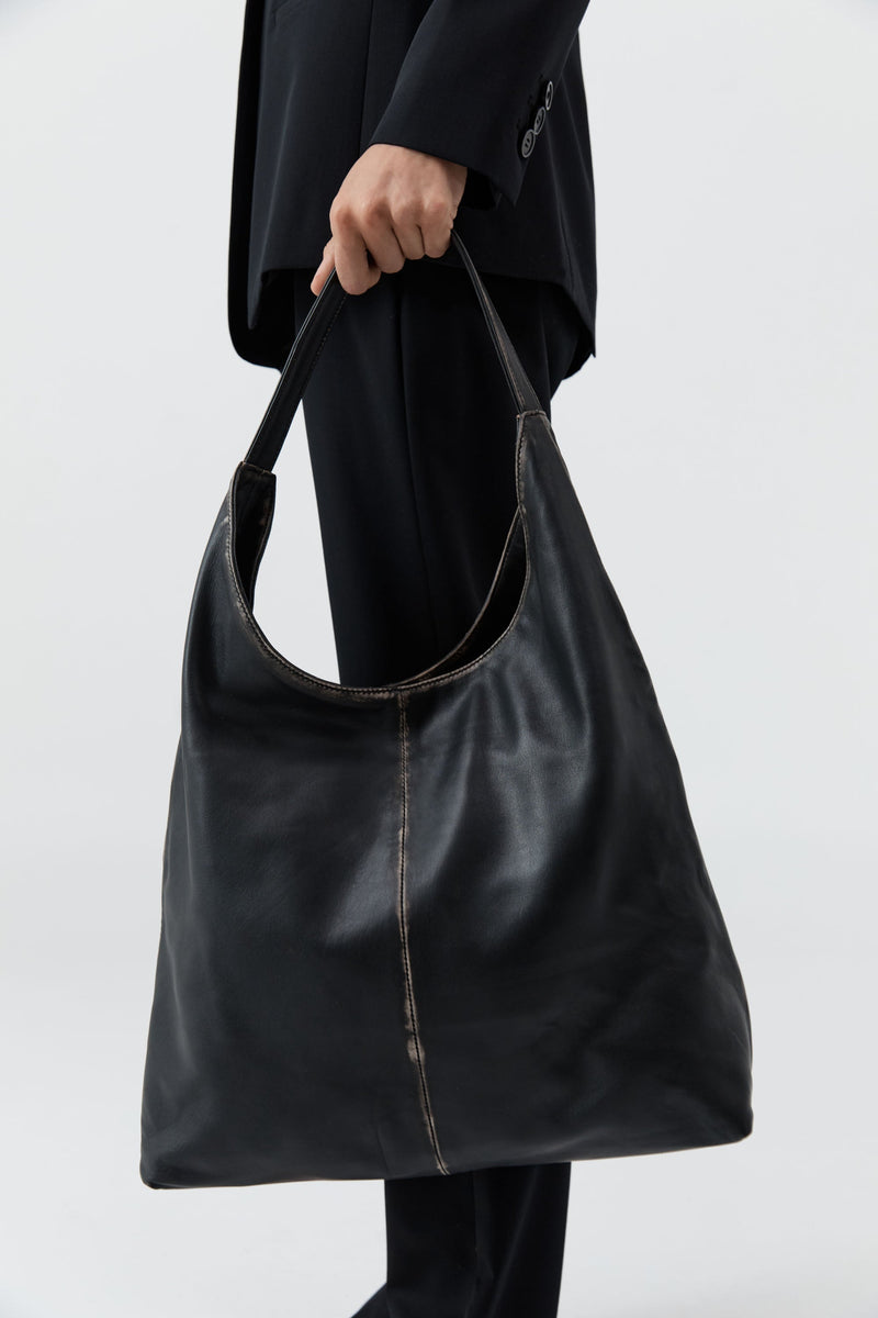 https://cdn.shopify.com/s/files/1/0747/7418/4152/files/20250409_StAgni_R26_SH_129_R26006BLK_5109.jpg?v=1760932743