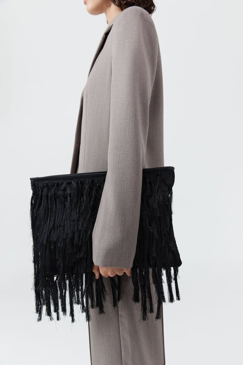 https://cdn.shopify.com/s/files/1/0747/7418/4152/files/20250409_StAgni_R26_SH_145_R26021BLK_5361.jpg?v=1760932530